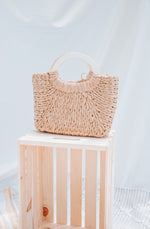 Load image into Gallery viewer, Chinca Straw Woven Drawsting Handbag
